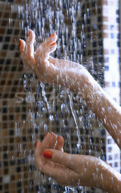 طريقة الاستحمام الصحيحه و تنظيف الجسم من الاوساخ المتراكمه والجلد الميت